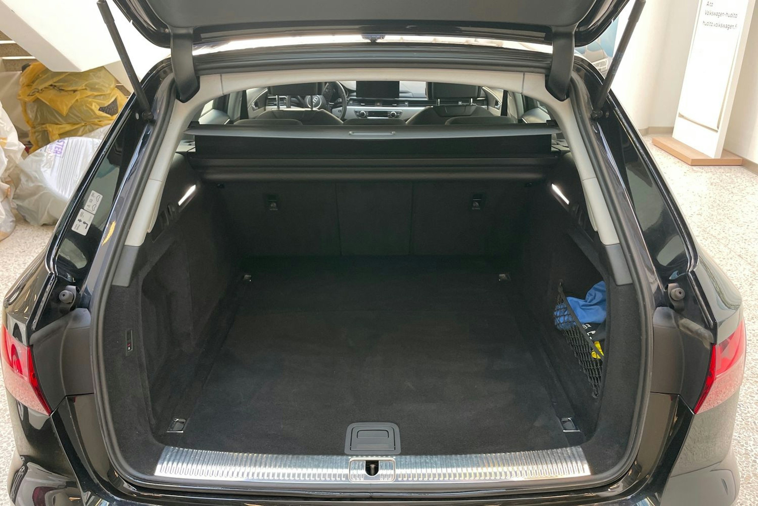 musta Audi A4 2020 kuva 14.