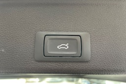 musta Audi A4 2020 kuva 15.