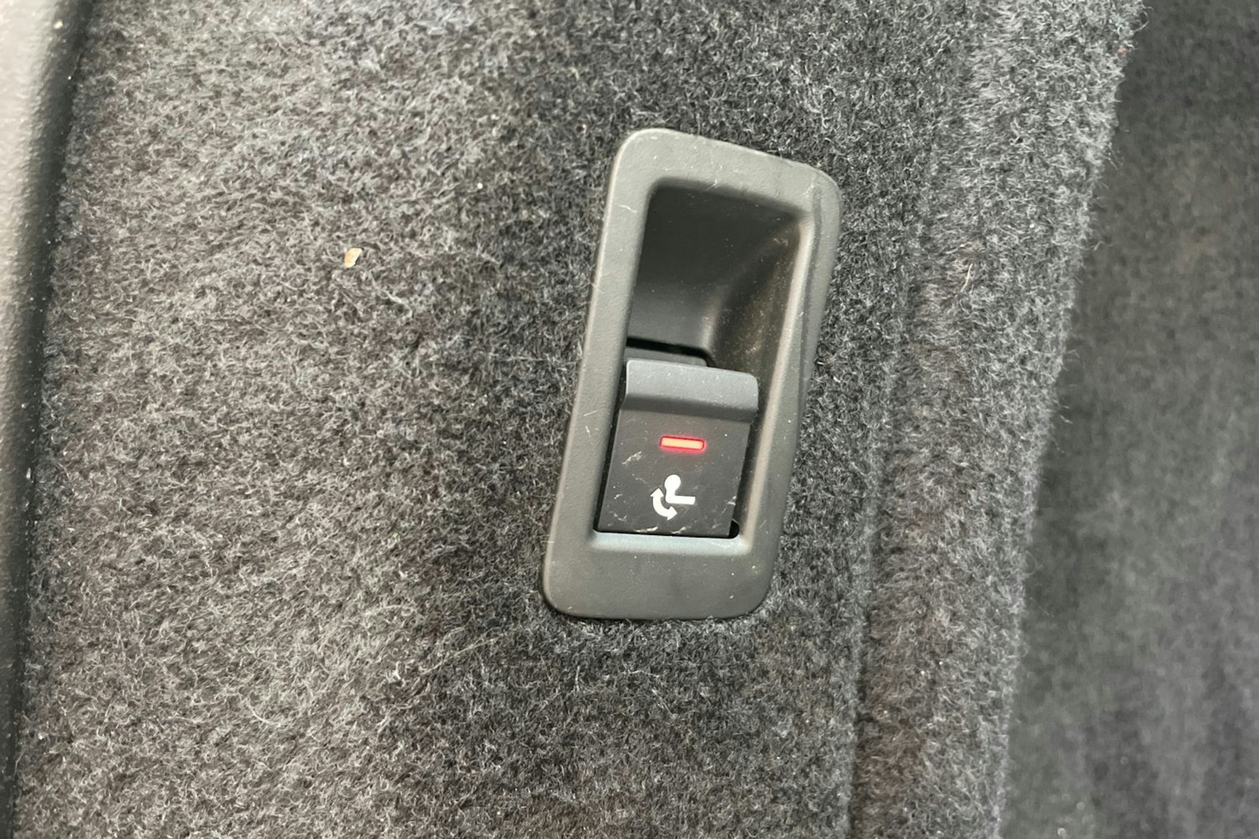 musta Audi A4 2020 kuva 16.