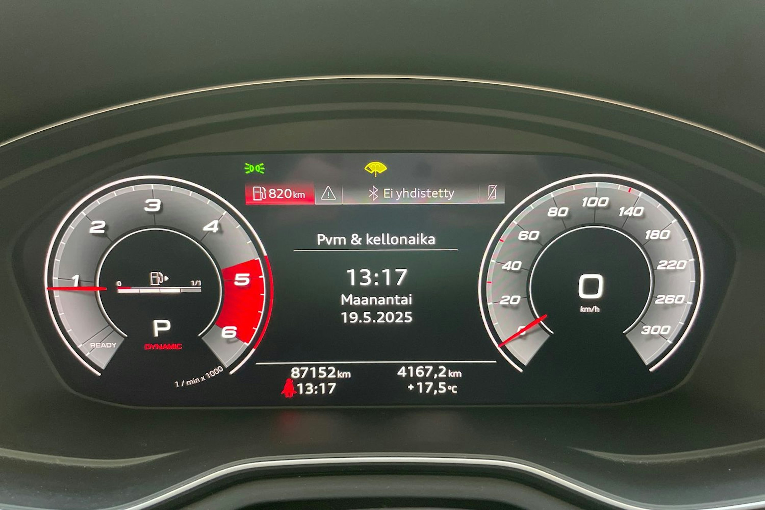 musta Audi A4 2020 kuva 18.