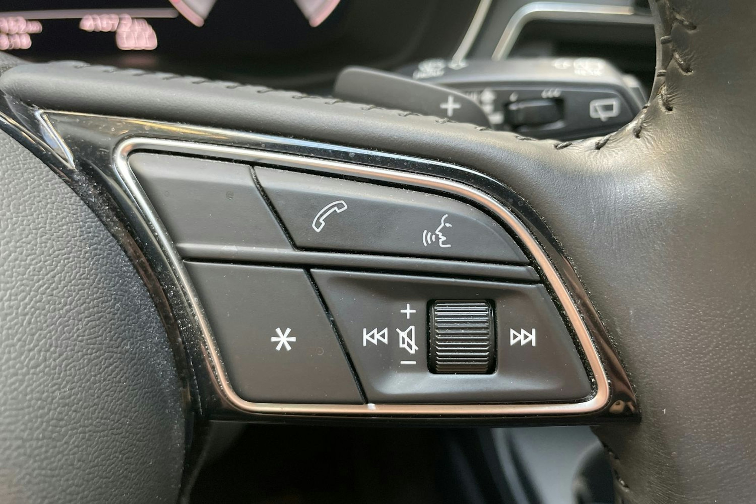 musta Audi A4 2020 kuva 20.
