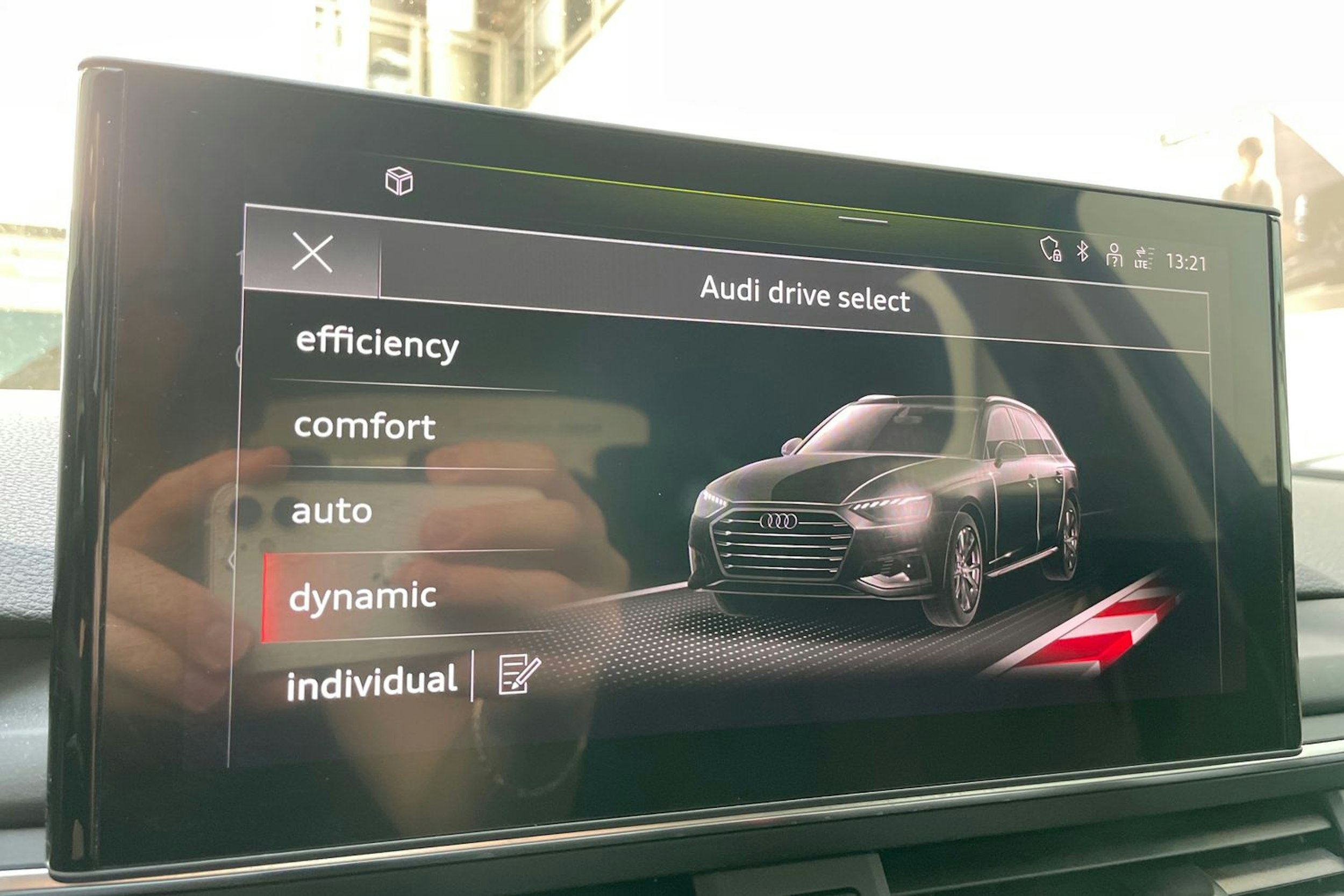 musta Audi A4 2020 kuva 28.