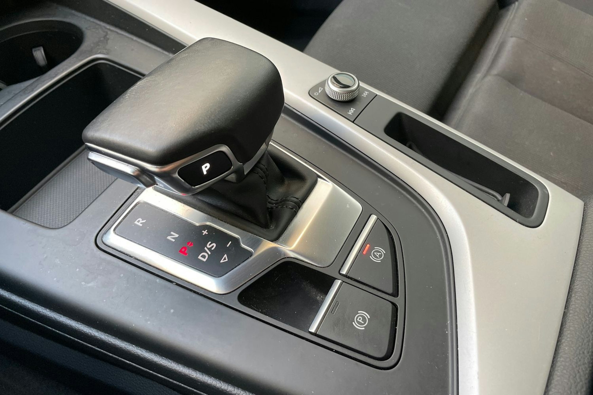 musta Audi A4 2020 kuva 31.