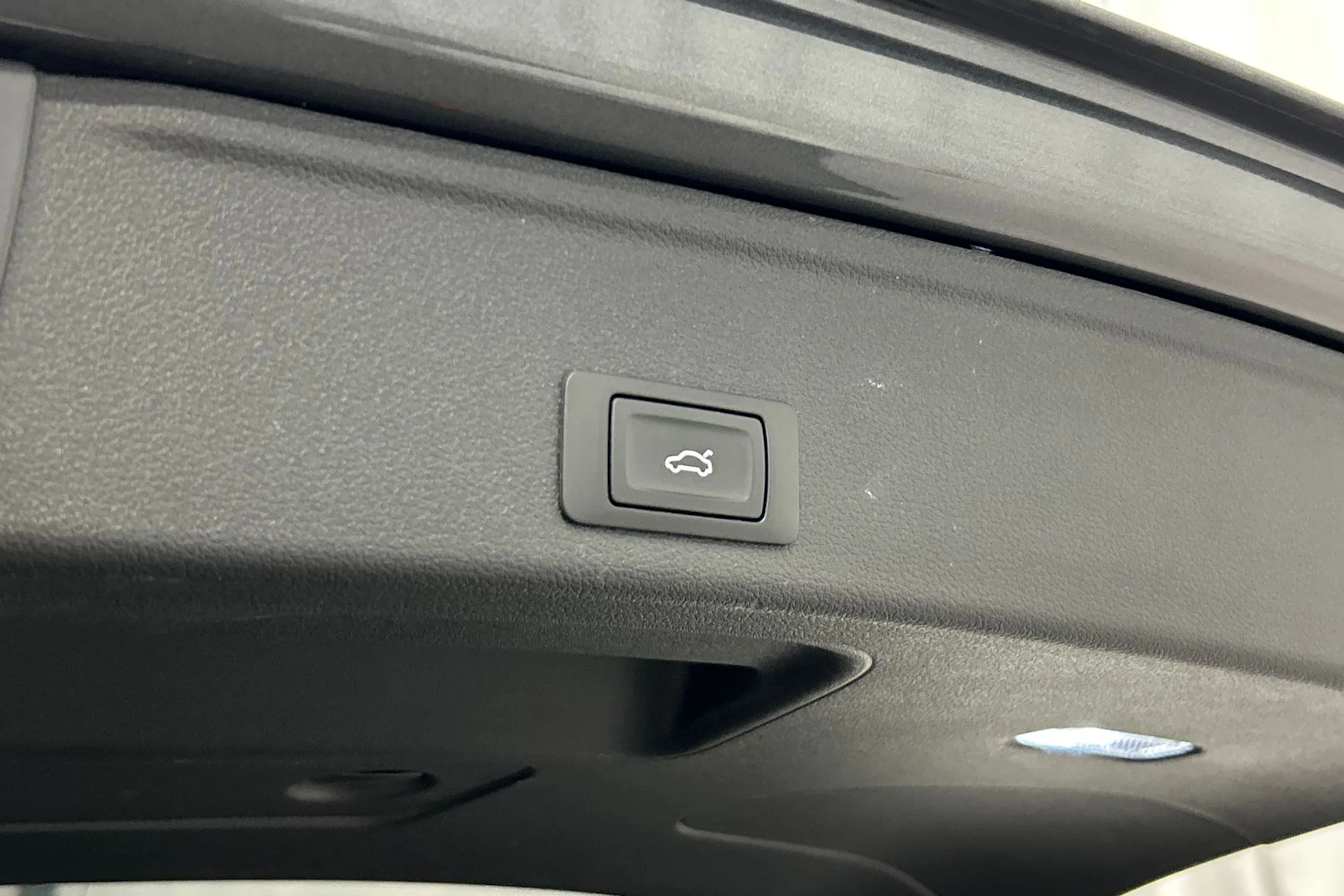 harmaa Audi A4 2020 kuva 13.