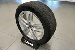 harmaa Audi A4 2020 kuva 16.