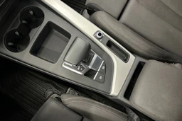 harmaa Audi A4 2020 kuva 26.