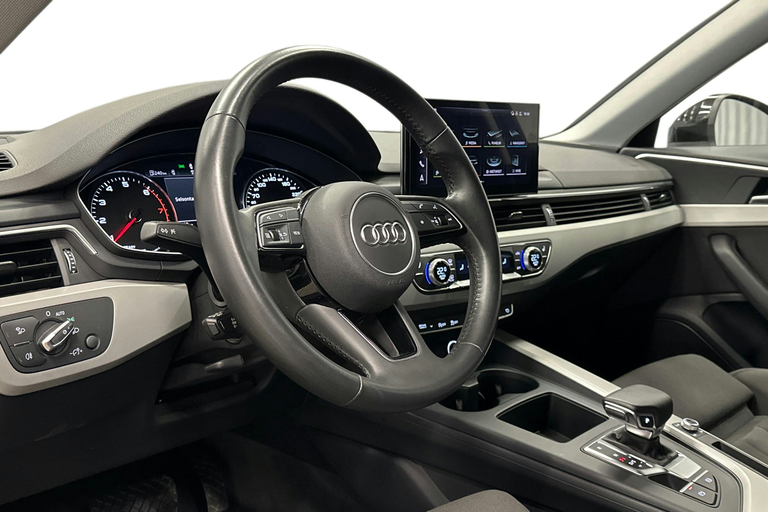 musta Audi A4 2020 kuva 7.