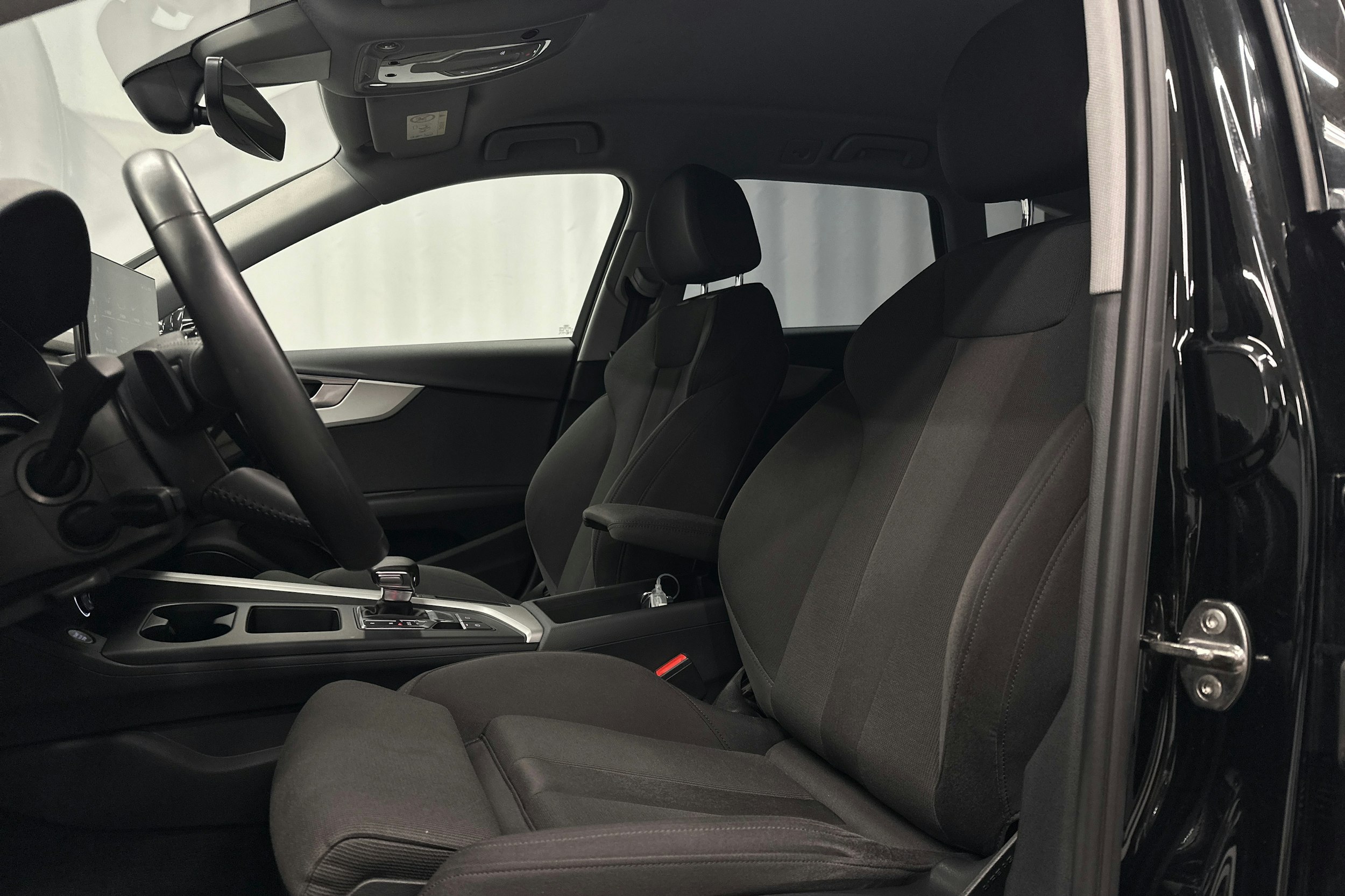 musta Audi A4 2020 kuva 17.