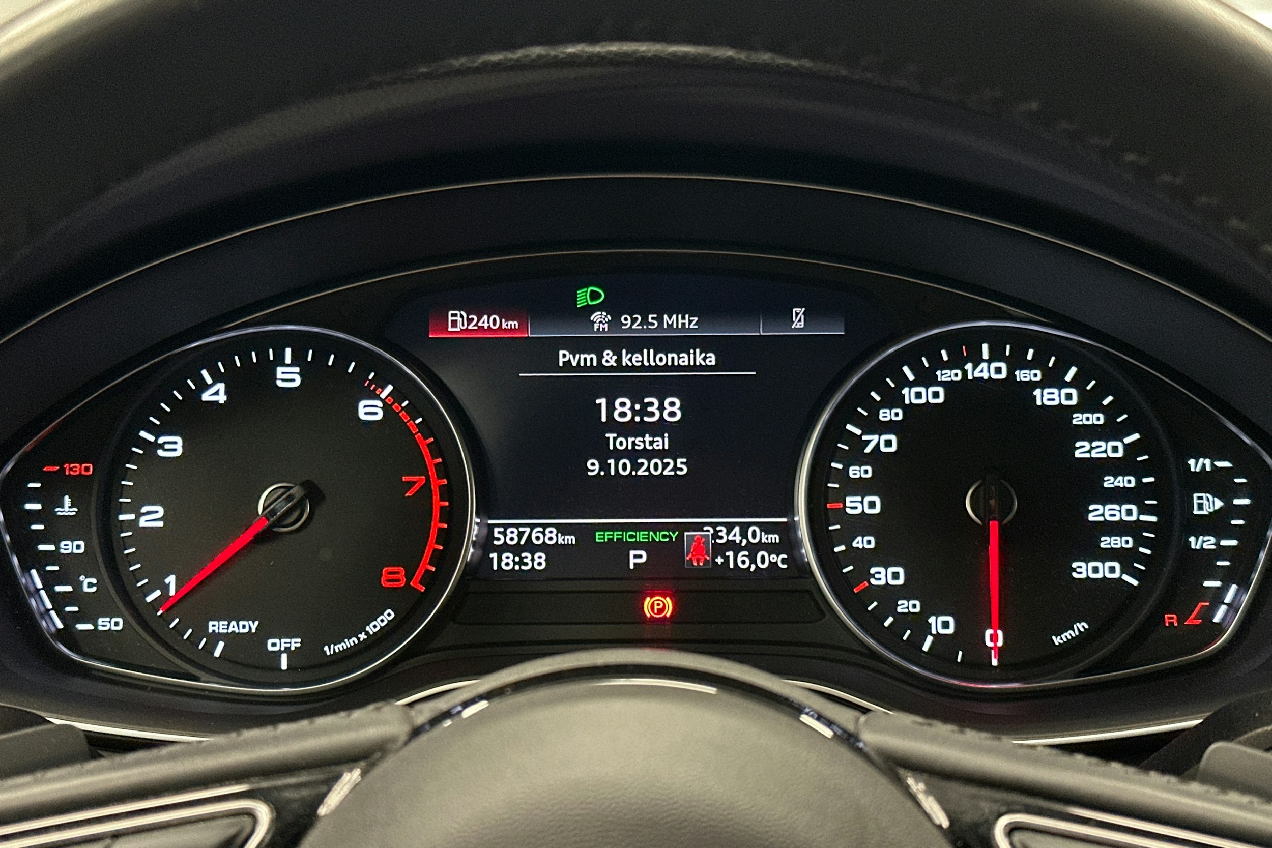musta Audi A4 2020 kuva 20.