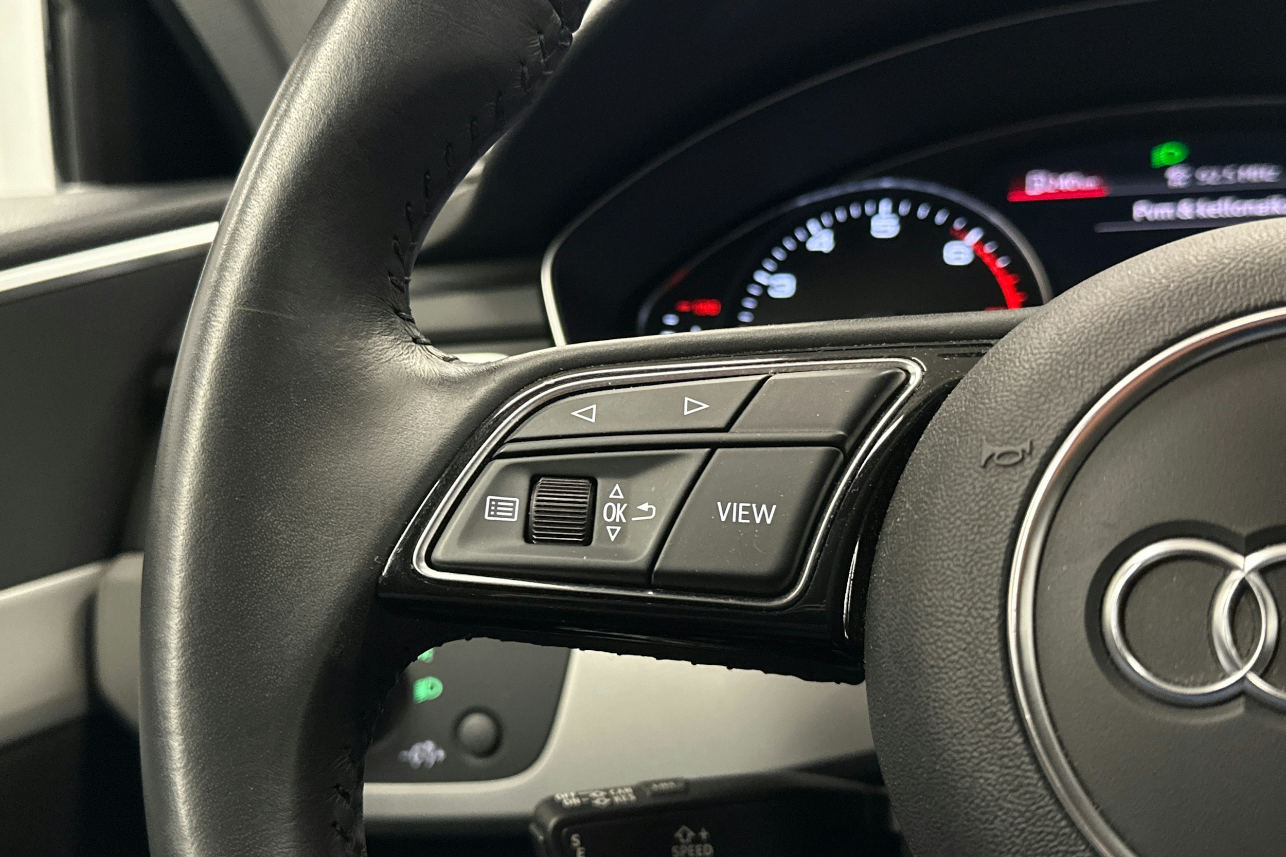 musta Audi A4 2020 kuva 21.