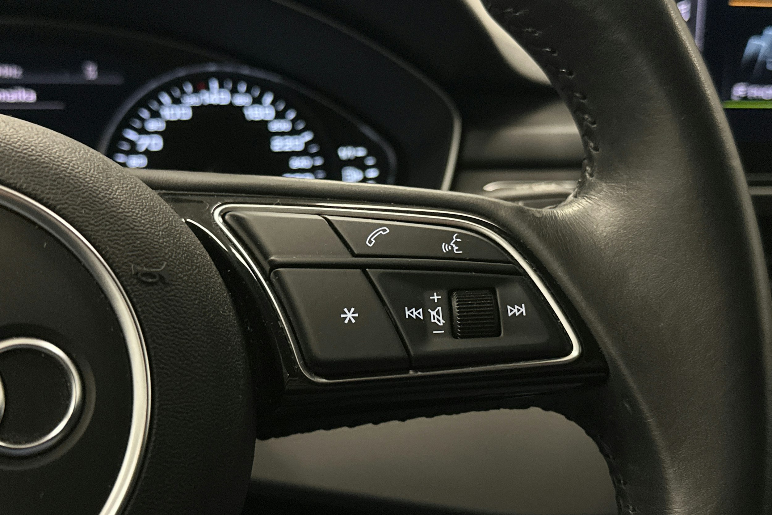 musta Audi A4 2020 kuva 22.