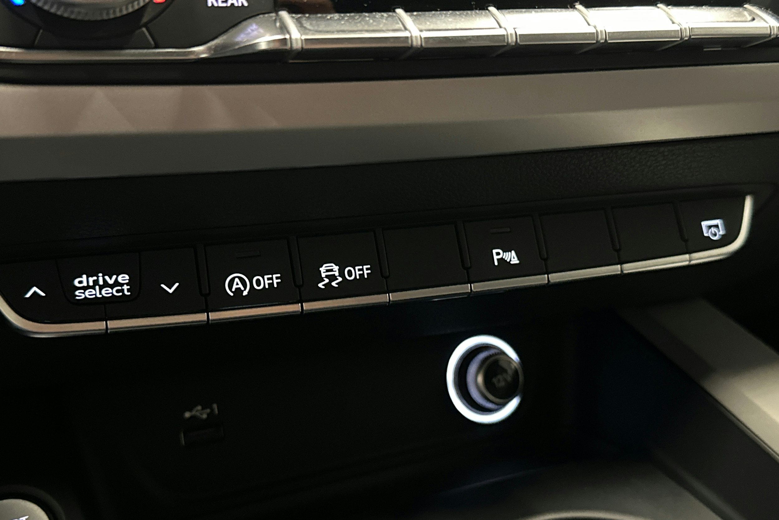 musta Audi A4 2020 kuva 23.