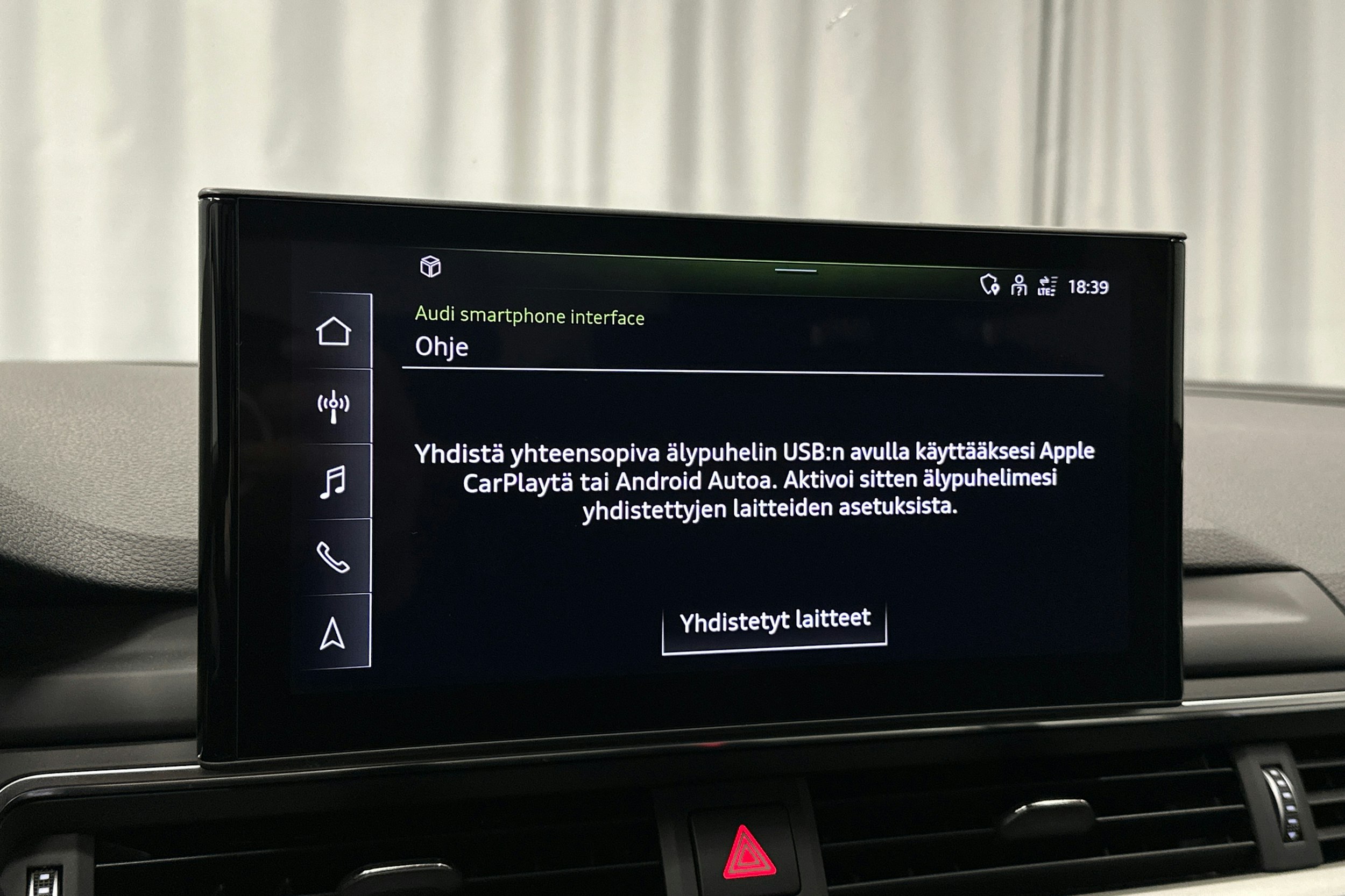musta Audi A4 2020 kuva 27.