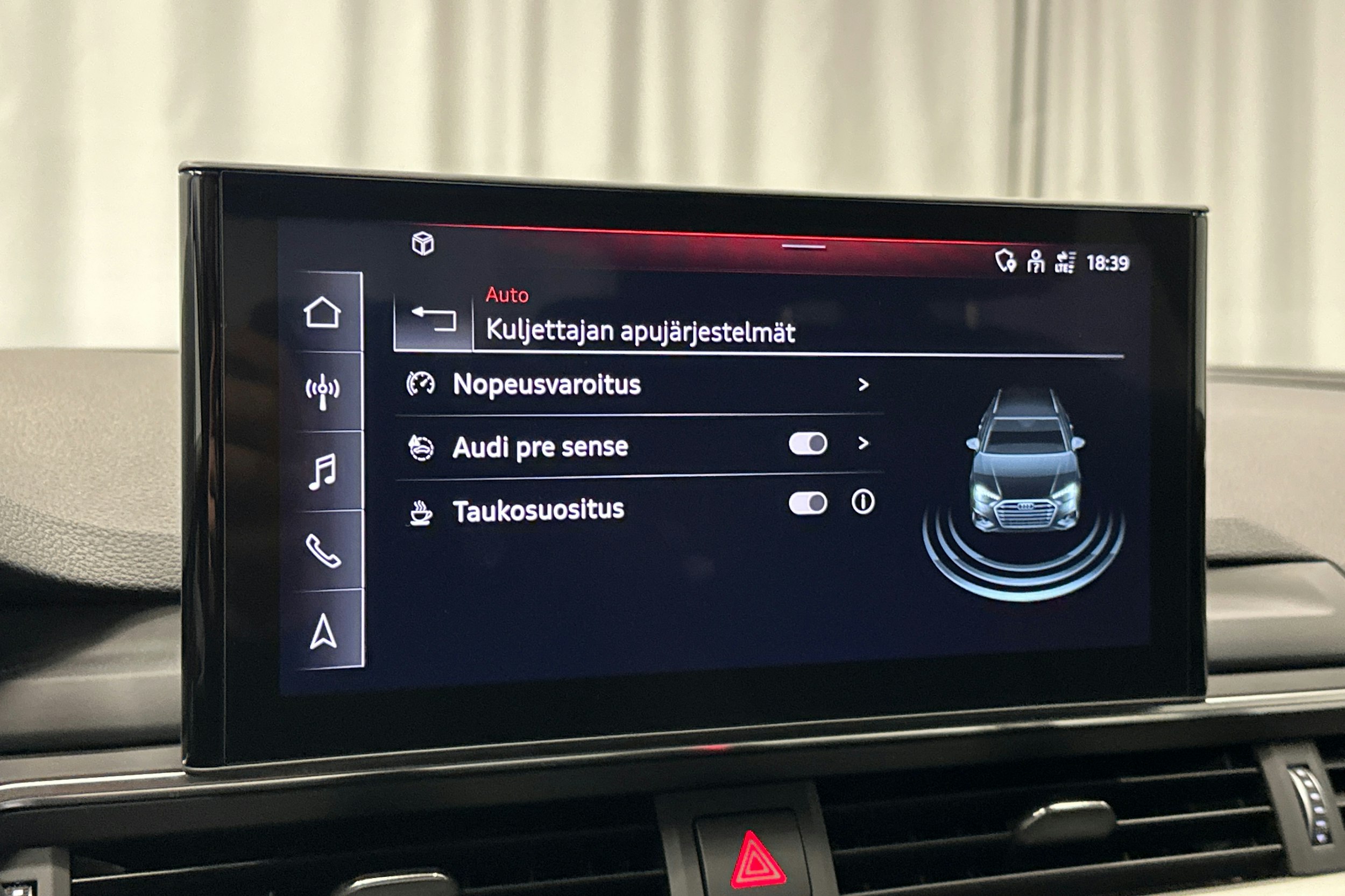 musta Audi A4 2020 kuva 28.