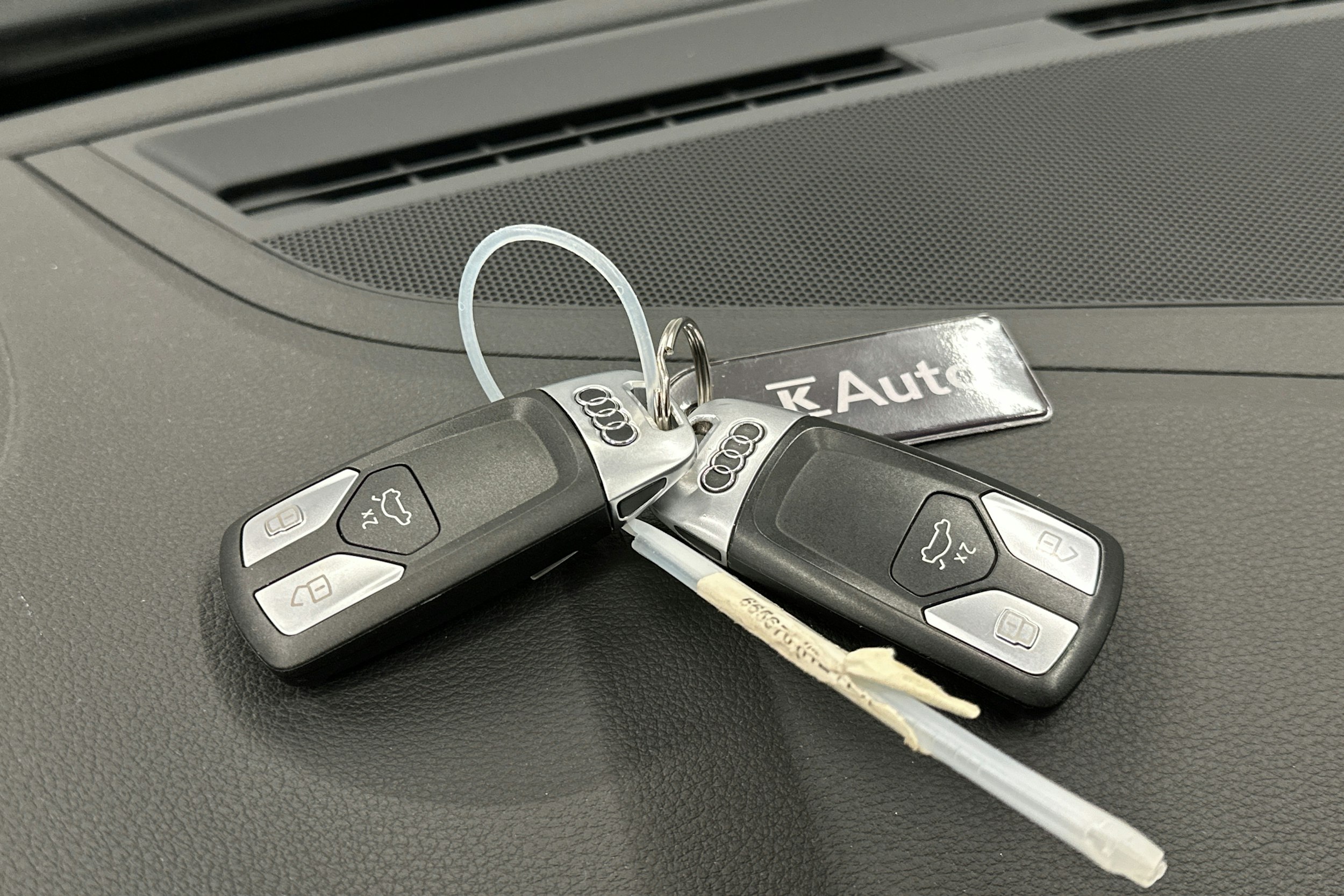 musta Audi A4 2020 kuva 30.