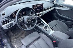 Sininen Audi A4 2020 kuva 3.