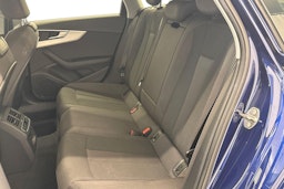 Sininen Audi A4 2020 kuva 10.