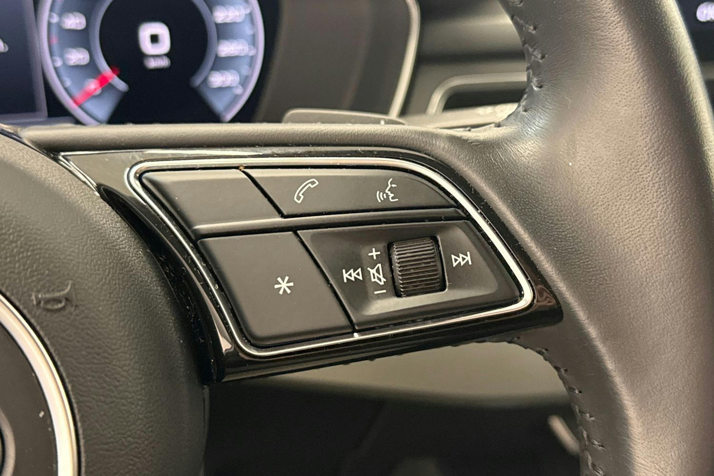 Sininen Audi A4 2020 kuva 18.