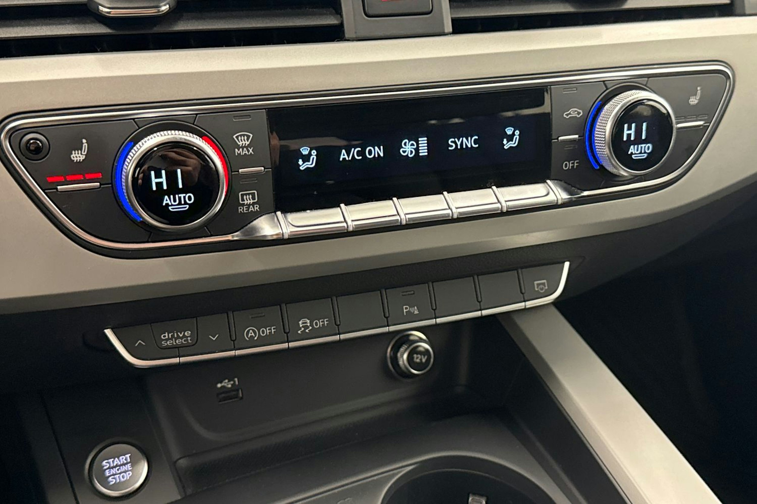 Sininen Audi A4 2020 kuva 19.