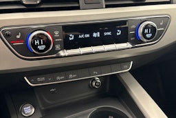 Sininen Audi A4 2020 kuva 19.