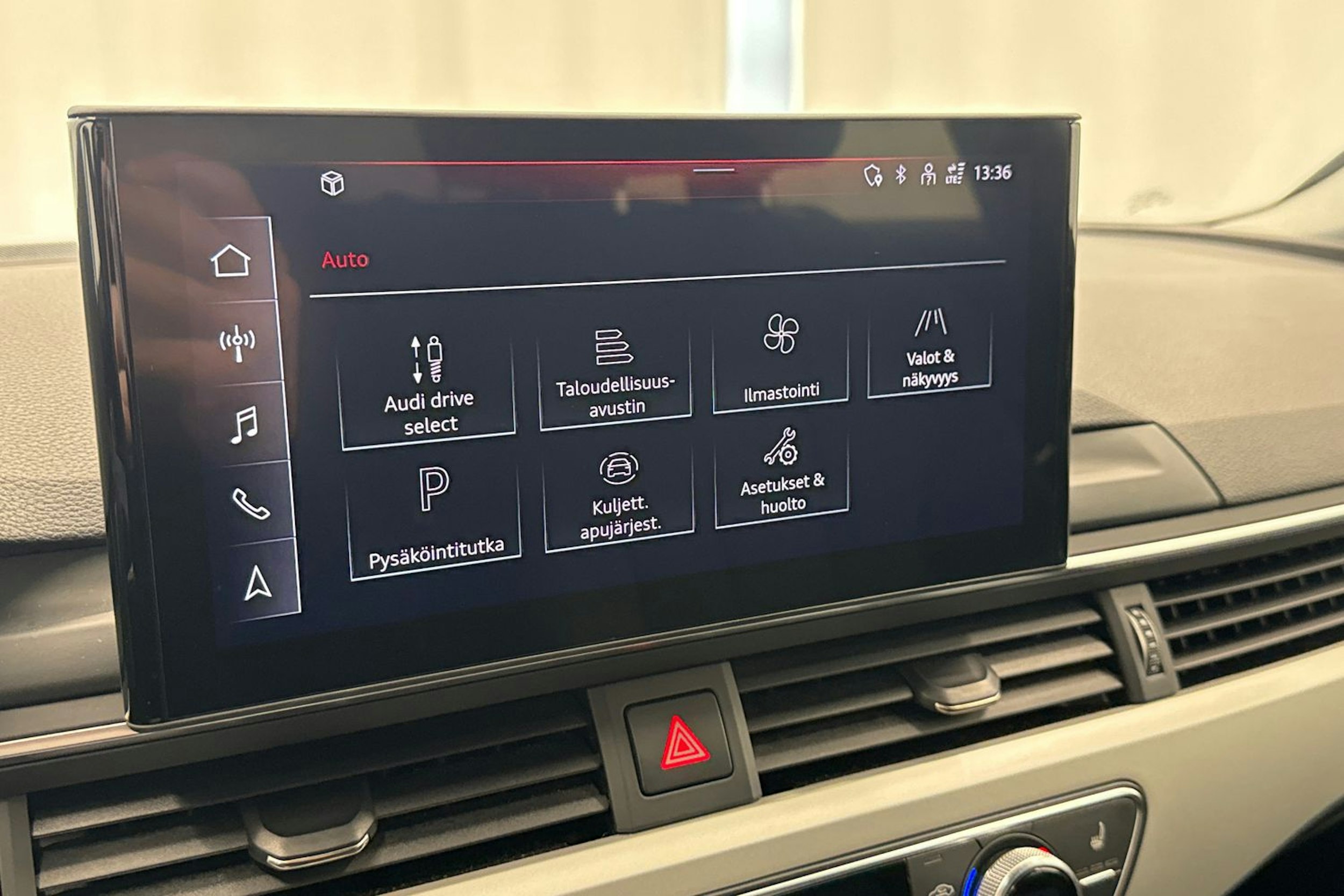 Sininen Audi A4 2020 kuva 20.