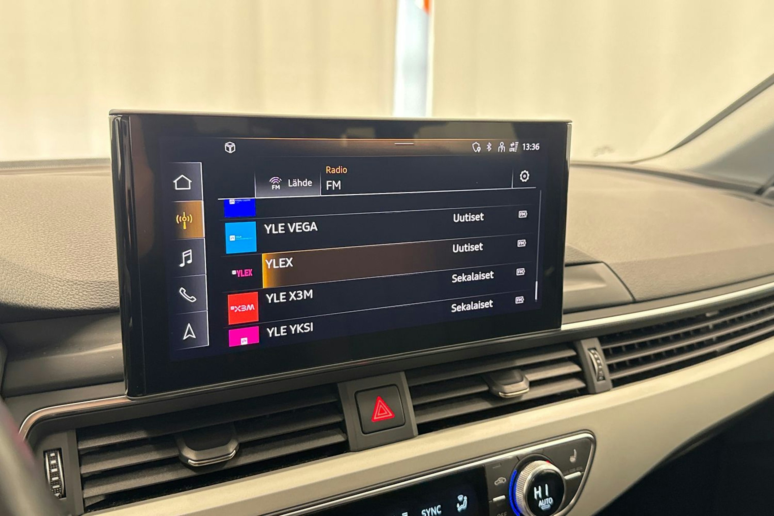 Sininen Audi A4 2020 kuva 21.