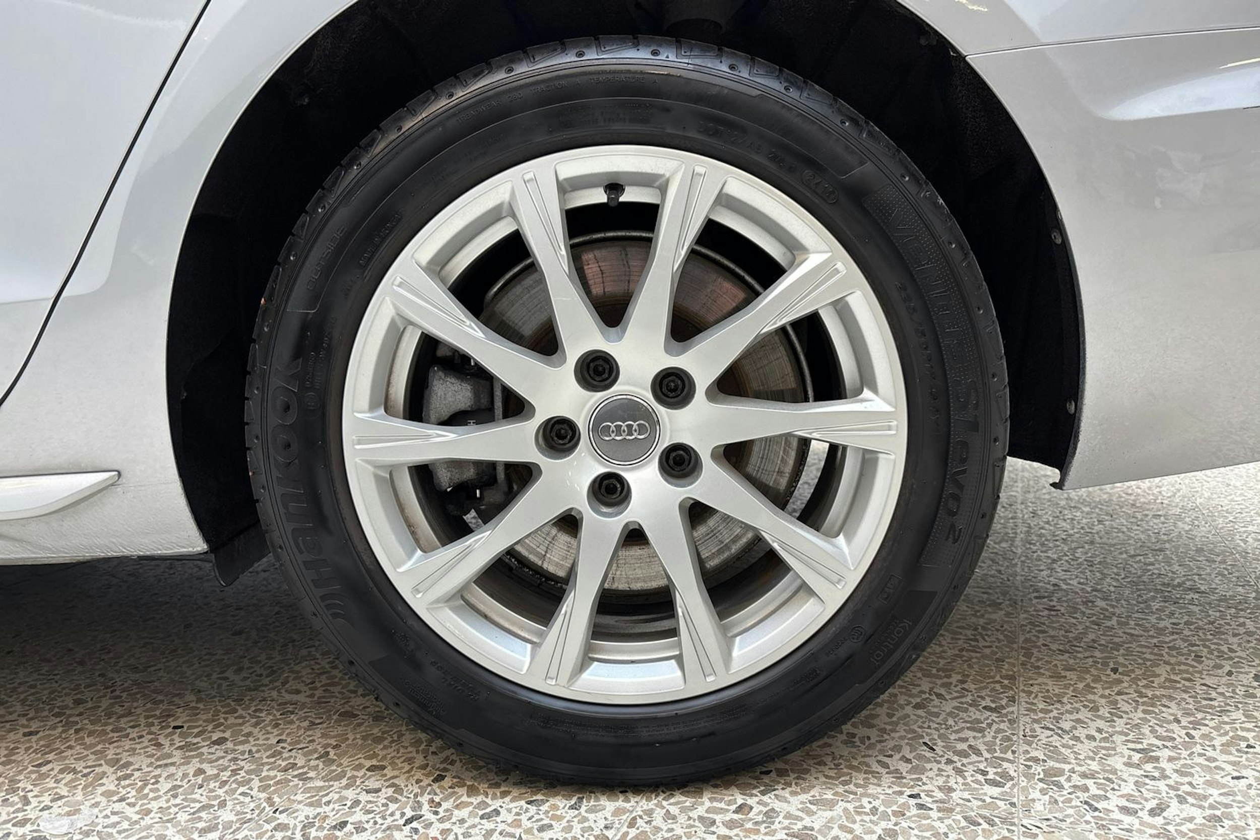 hopea Audi A4 2020 kuva 11.