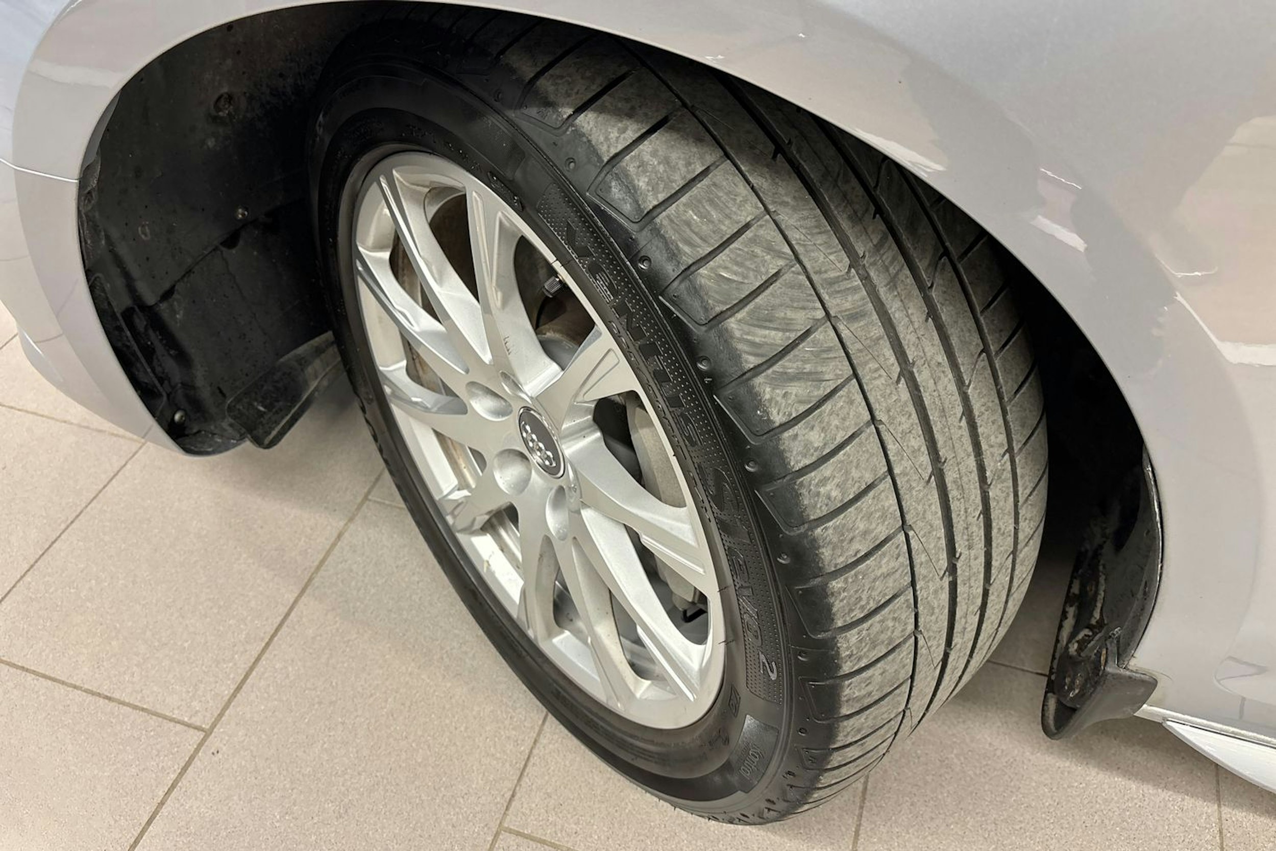 hopea Audi A4 2020 kuva 13.