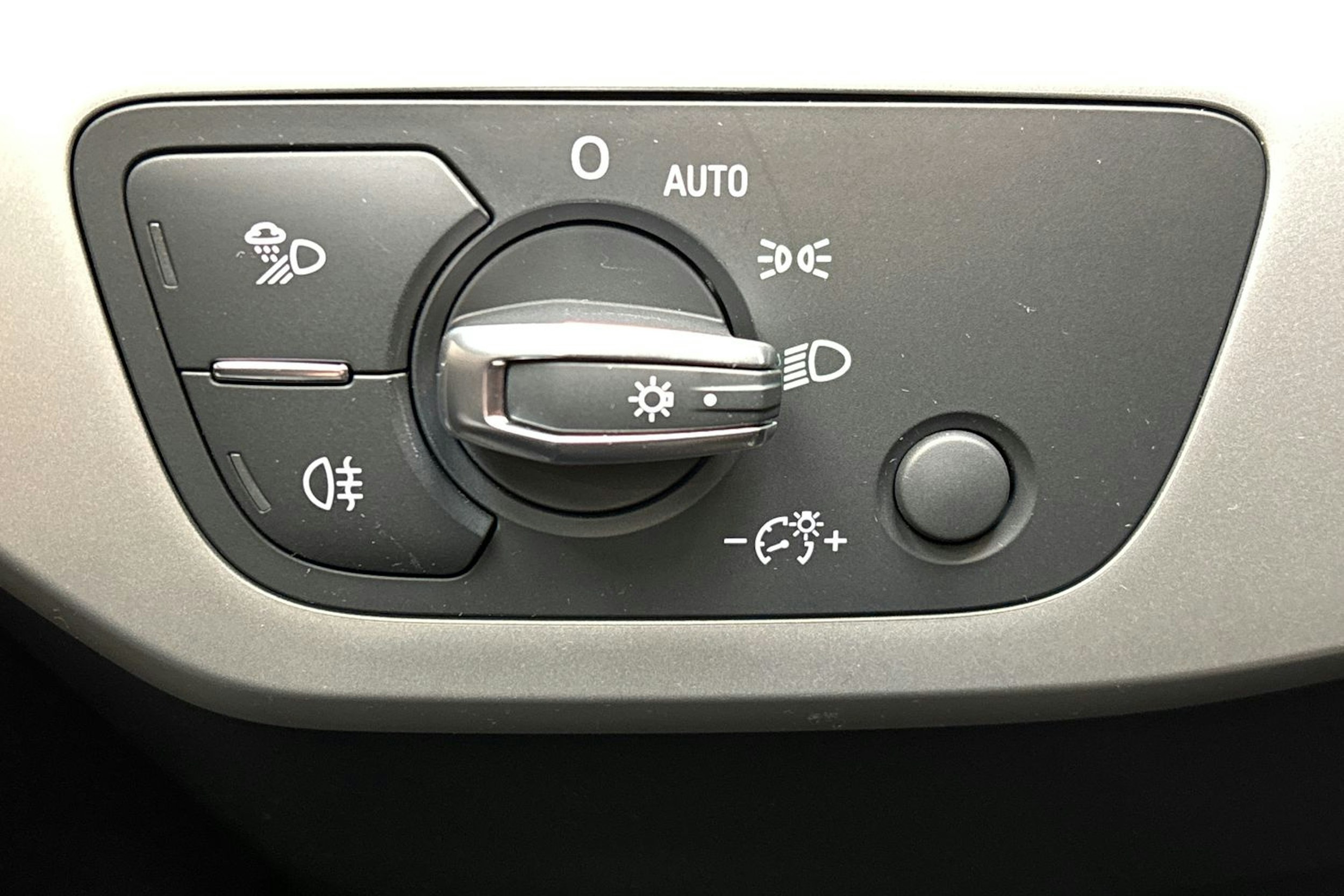 hopea Audi A4 2020 kuva 15.