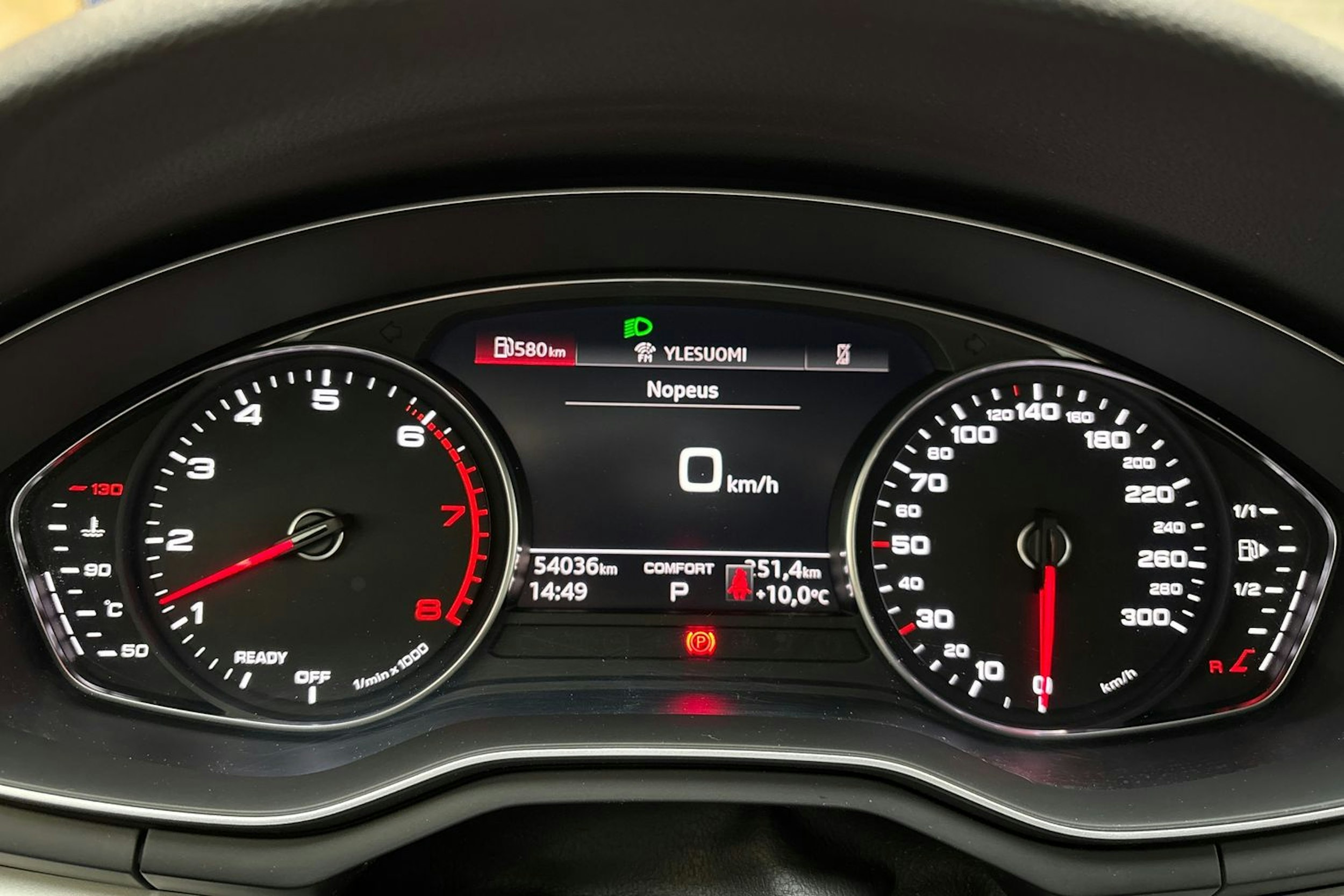 hopea Audi A4 2020 kuva 17.