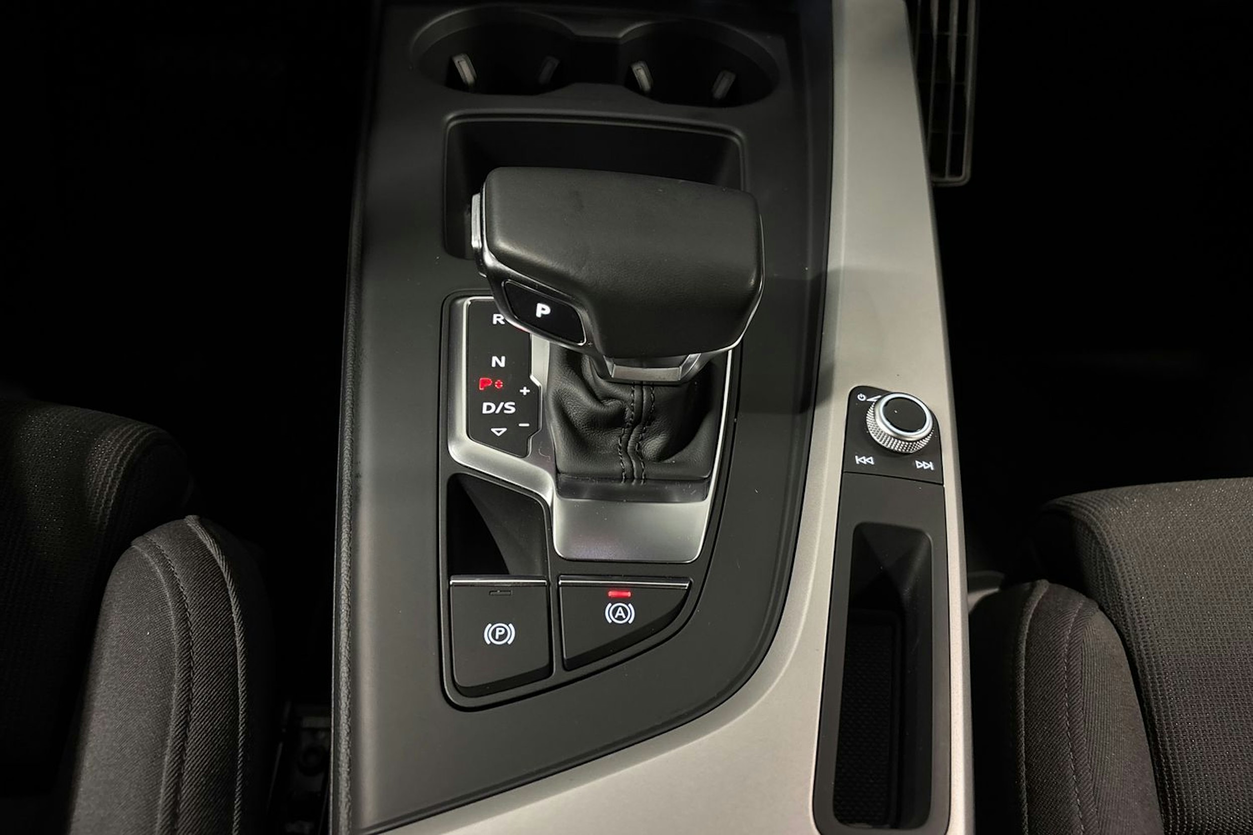 hopea Audi A4 2020 kuva 22.