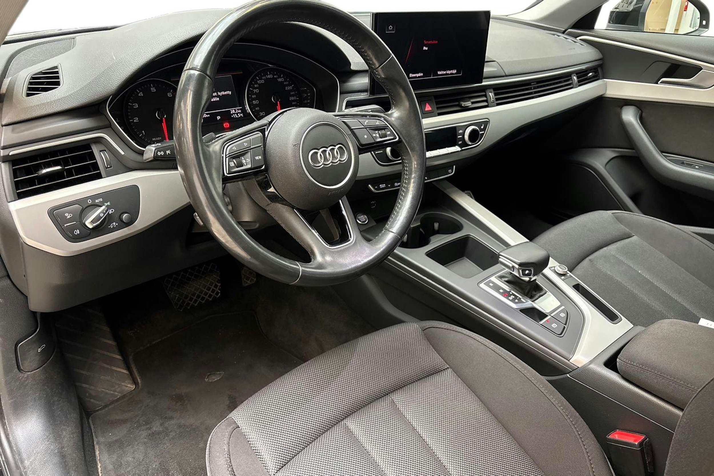 musta Audi A4 2020 kuva 8.
