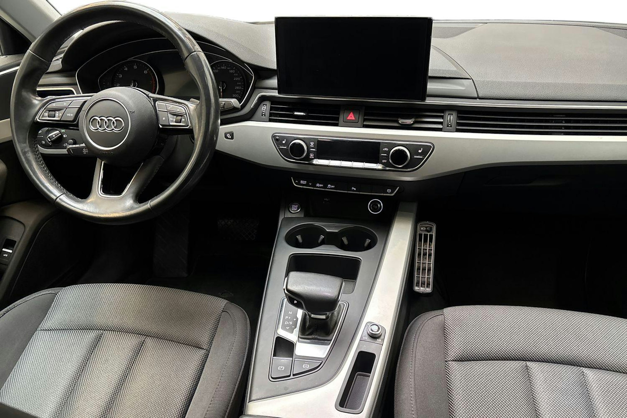 musta Audi A4 2020 kuva 10.