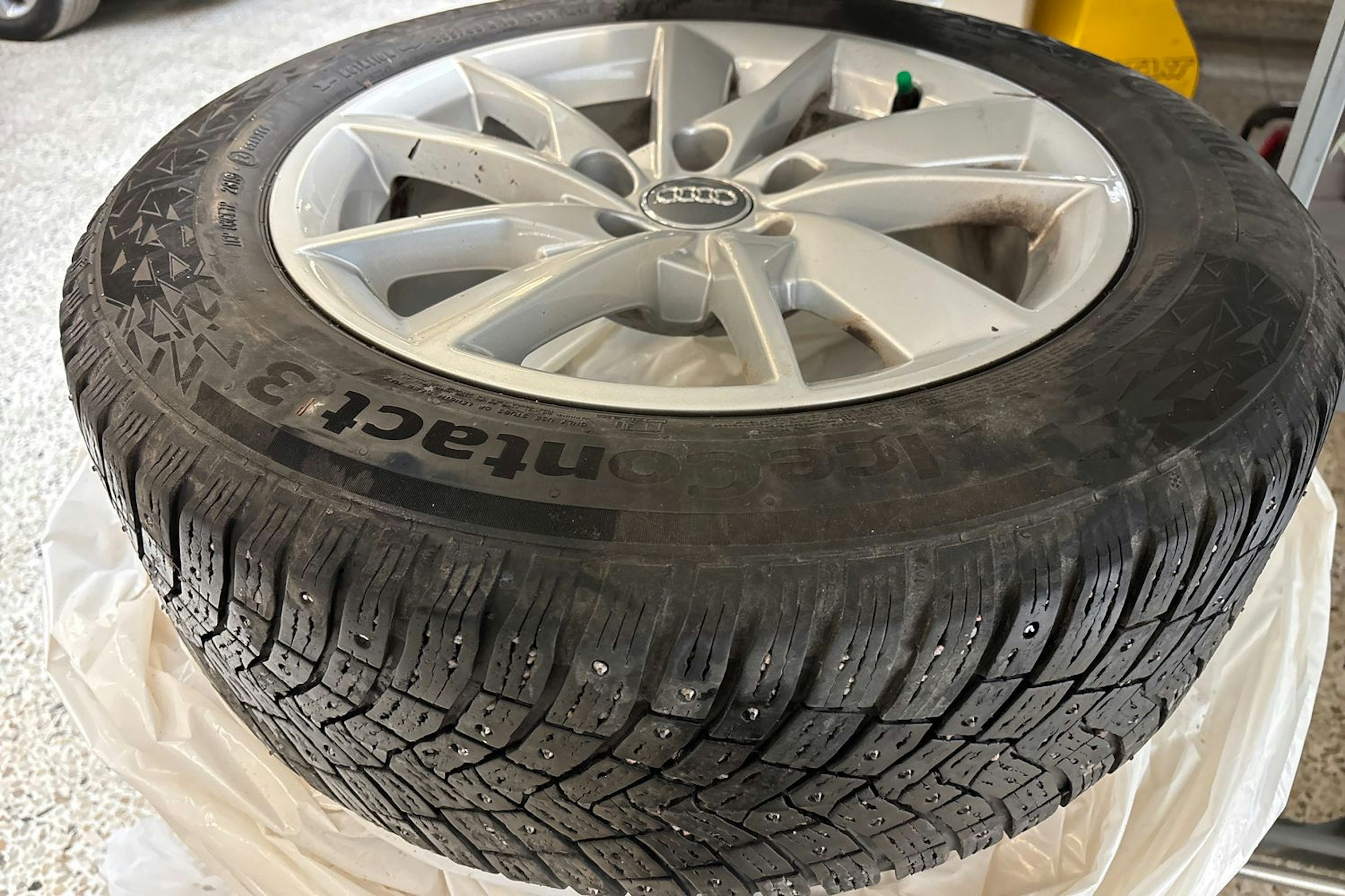 musta Audi A4 2020 kuva 16.