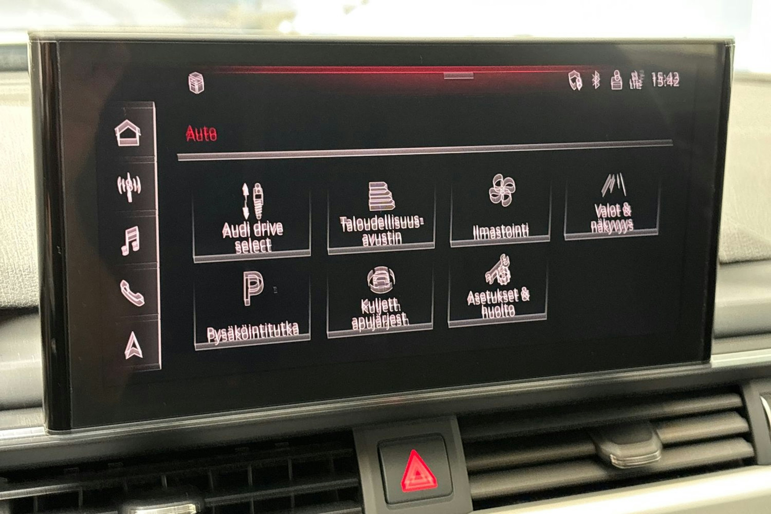 musta Audi A4 2020 kuva 25.