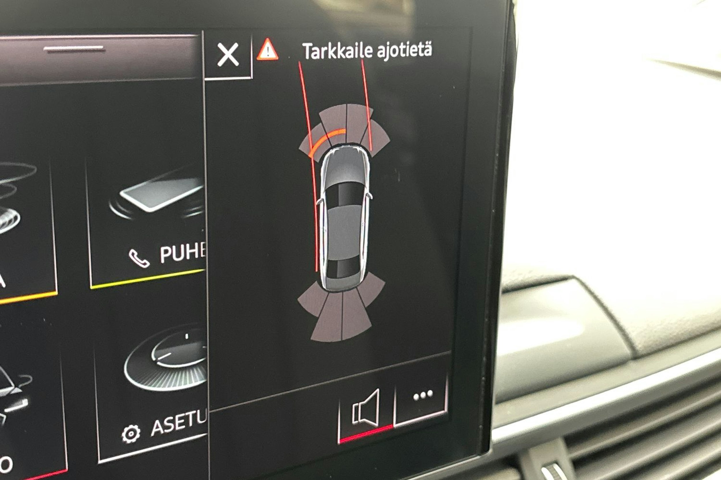 musta Audi A4 2020 kuva 27.
