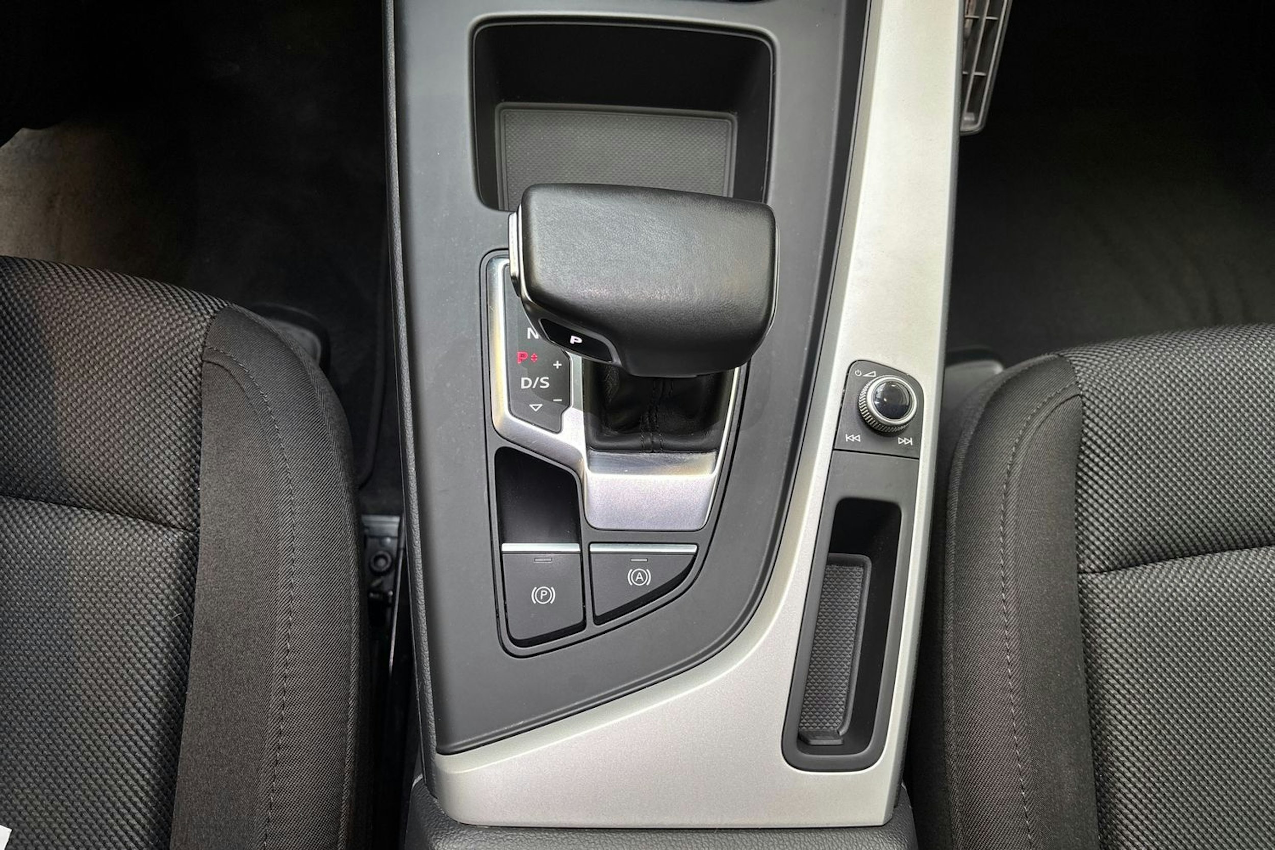 musta Audi A4 2020 kuva 31.