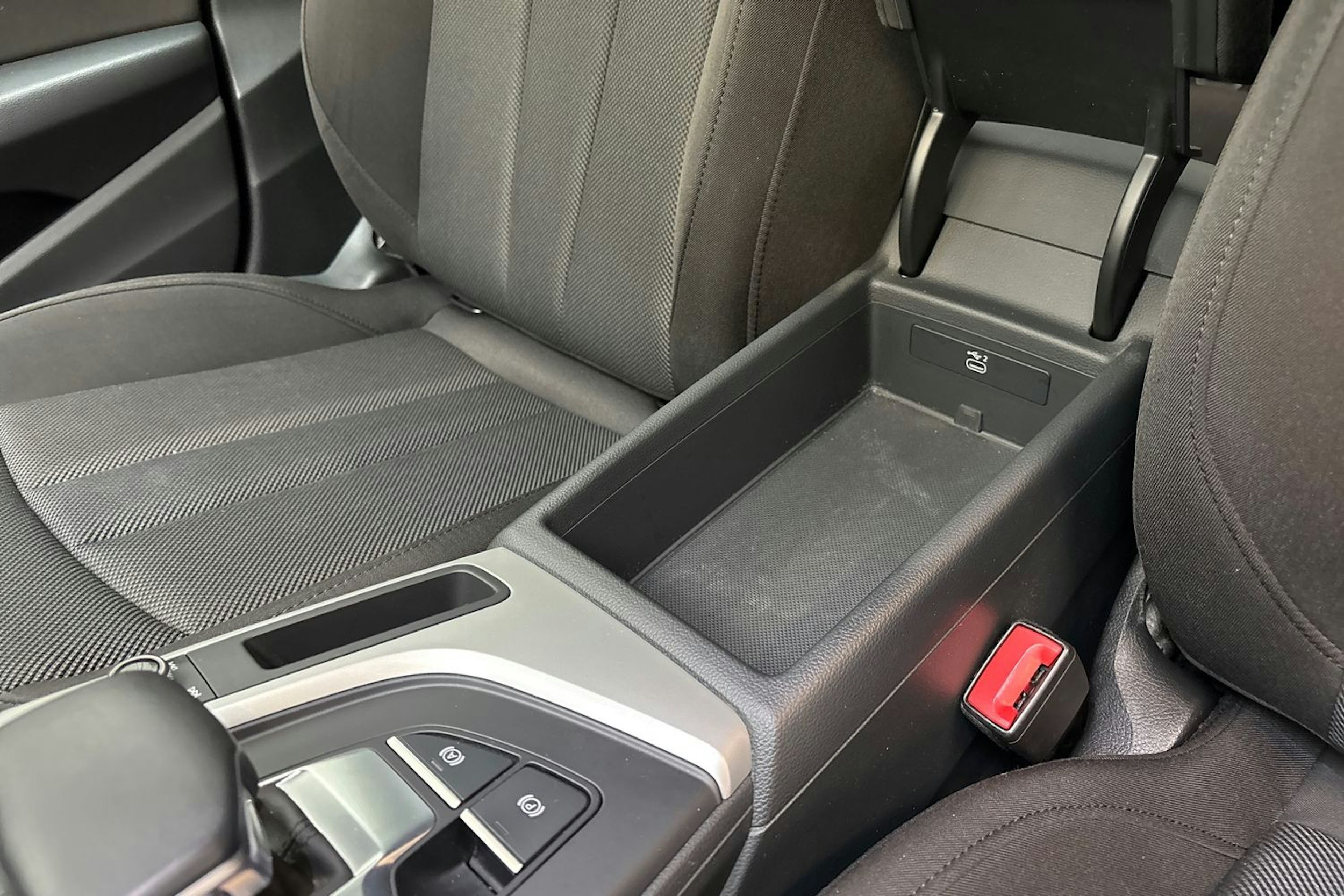 musta Audi A4 2020 kuva 32.