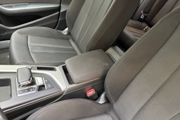 musta Audi A4 2020 kuva 33.