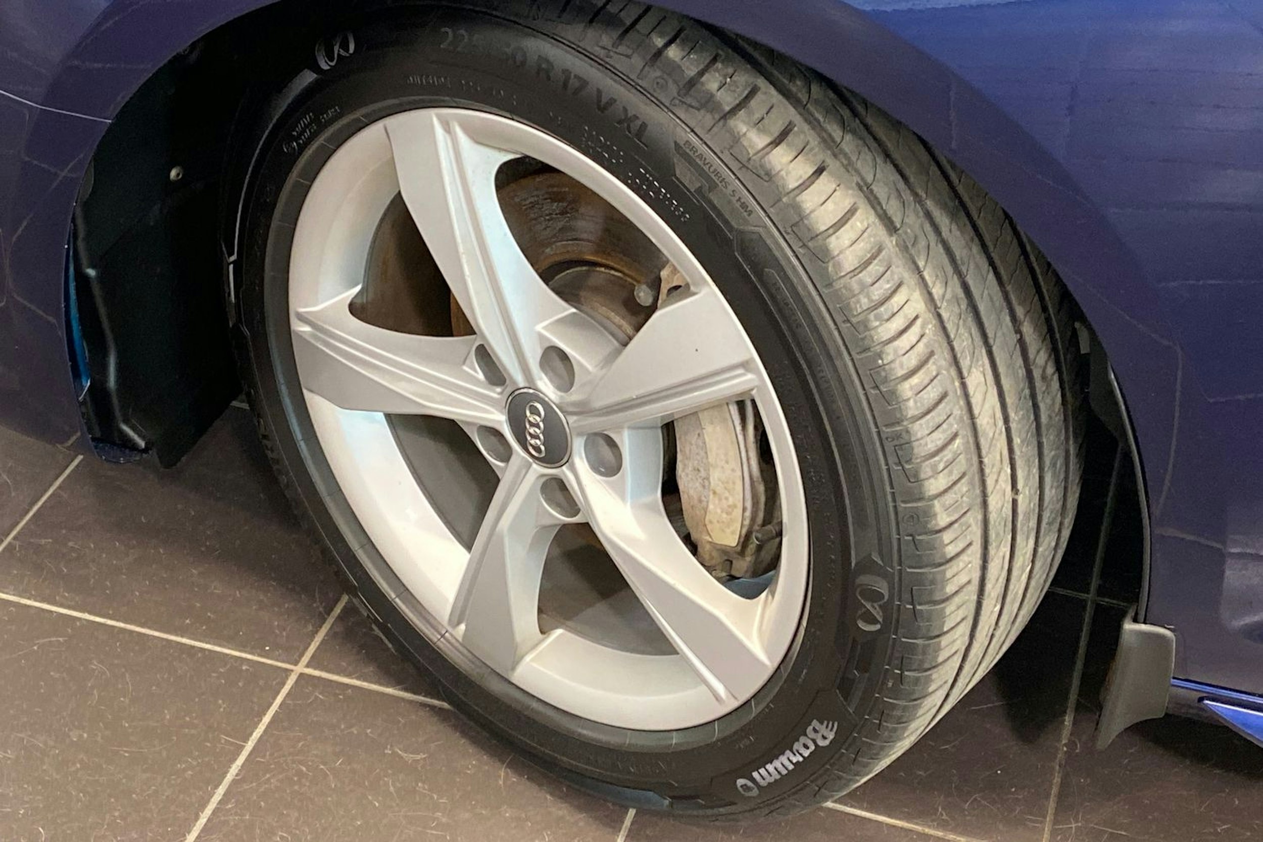met. sininen Audi A4 2020 kuva 13.