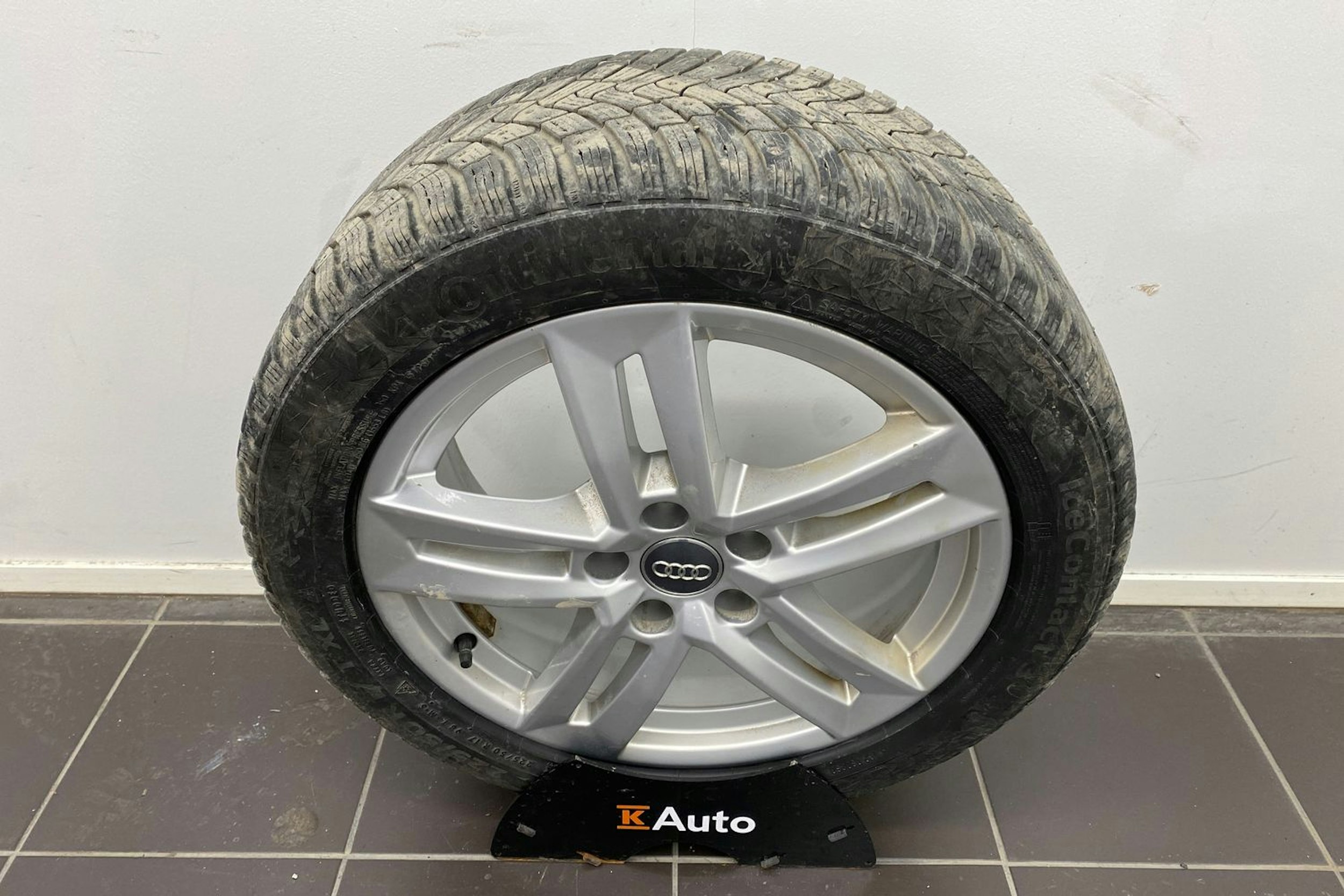 met. sininen Audi A4 2020 kuva 23.