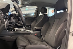 Valkoinen Audi A4 2020 kuva 14.