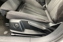 Valkoinen Audi A4 2020 kuva 15.