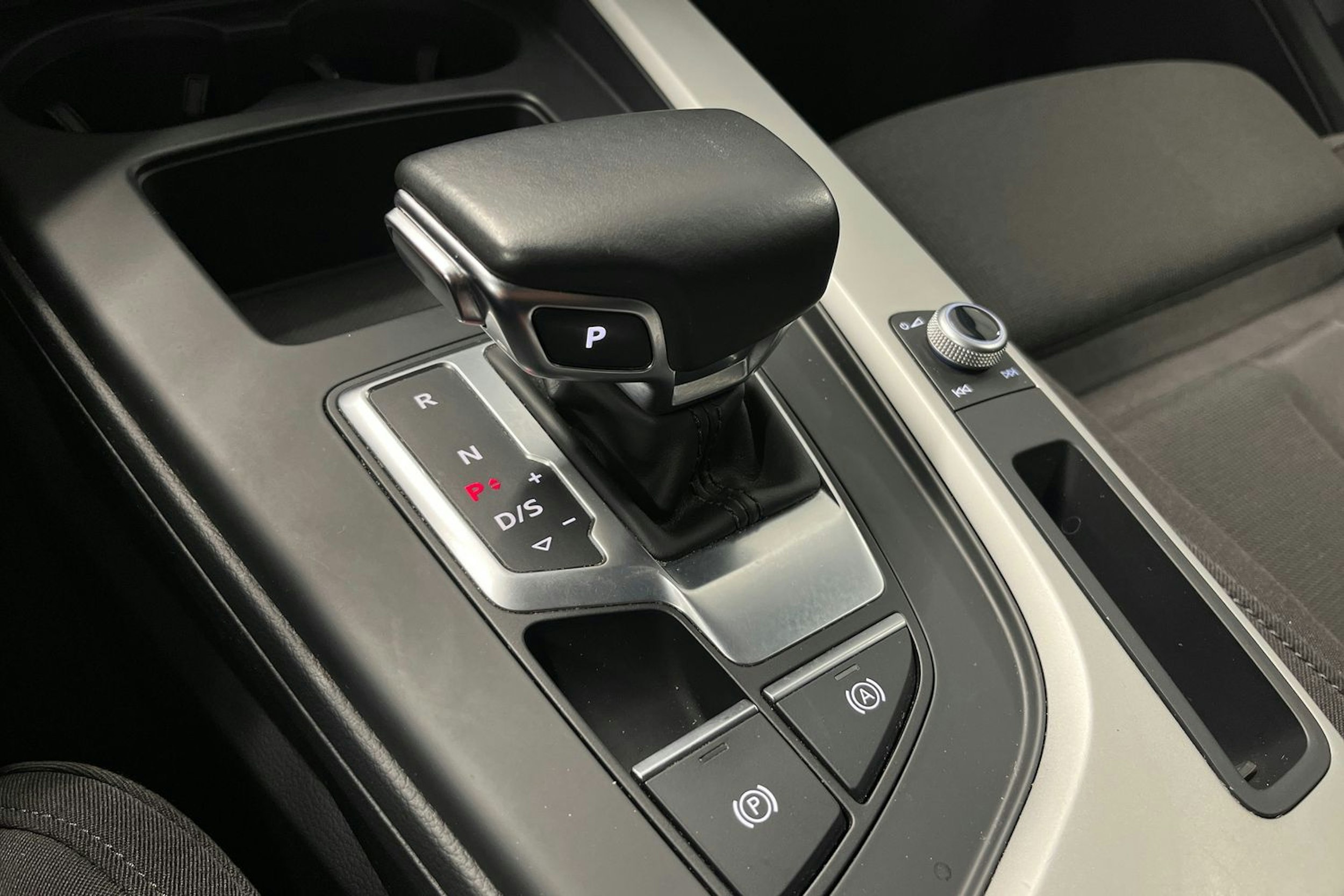 Valkoinen Audi A4 2020 kuva 28.
