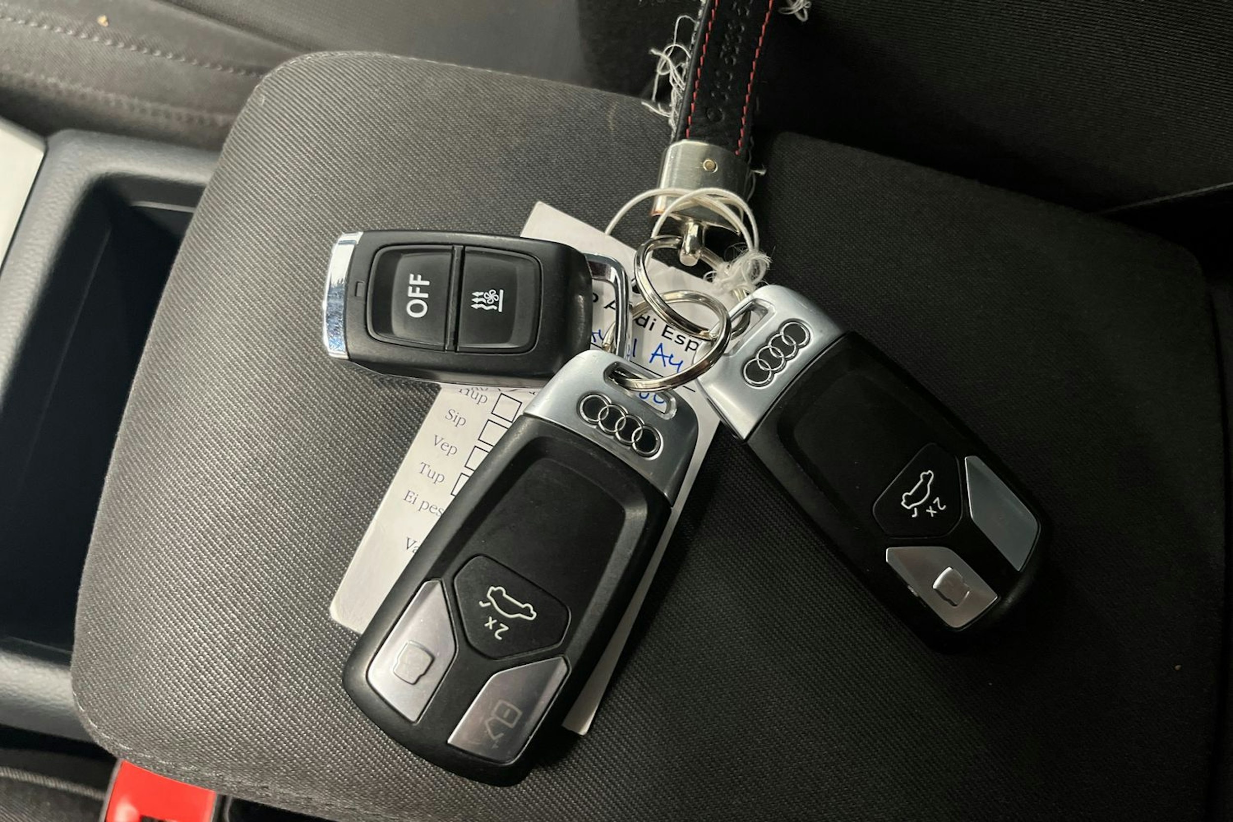 Valkoinen Audi A4 2020 kuva 29.