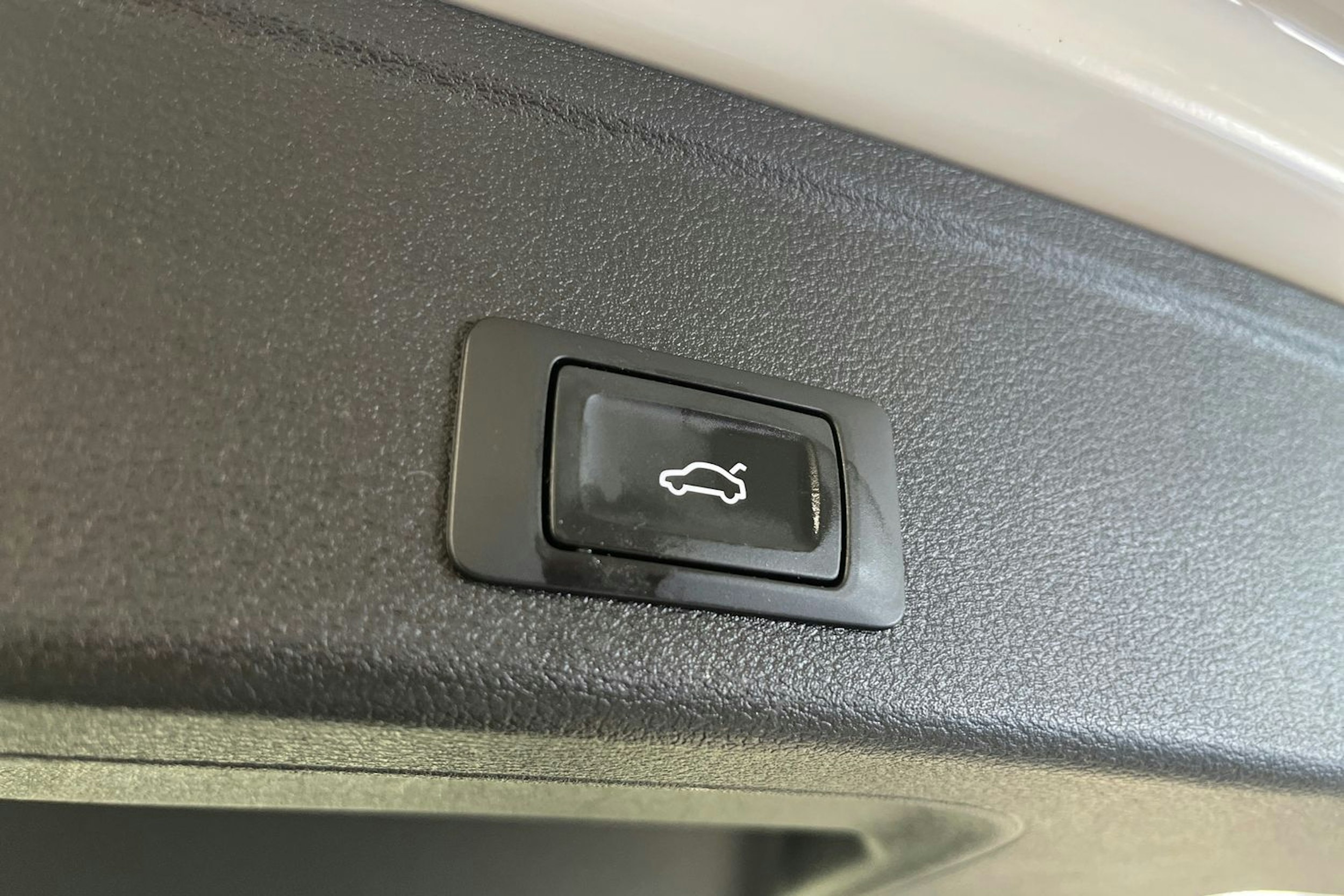 Valkoinen Audi A4 2020 kuva 31.
