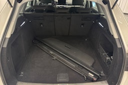 Valkoinen Audi A4 2020 kuva 38.