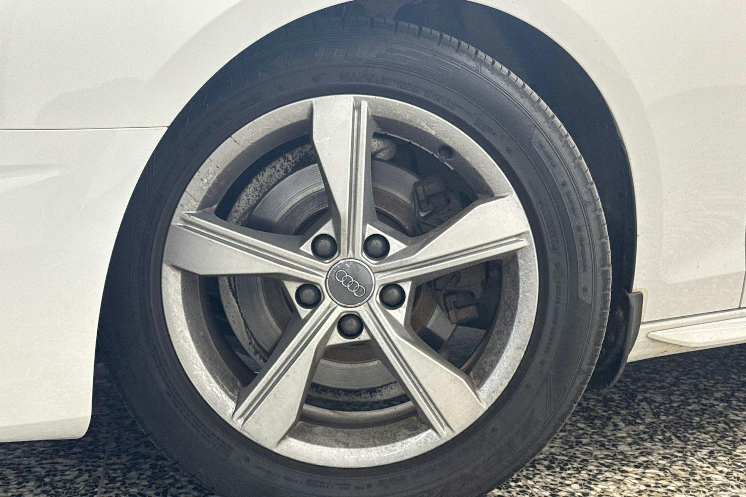 Valkoinen Audi A4 2020 kuva 40.