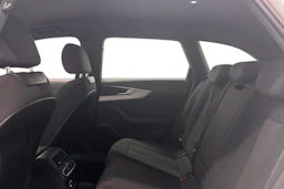 valkoinen Audi A4 2020 kuva 8.