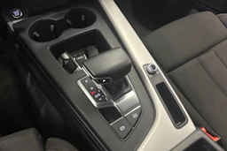 valkoinen Audi A4 2020 kuva 16.